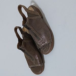 Sofft Women's Naldi Zip Peep Toe Sandals